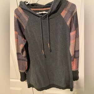 Maurices  Women Sweatshirt Hoodie Gray with Plaid Sleeves. Sz L